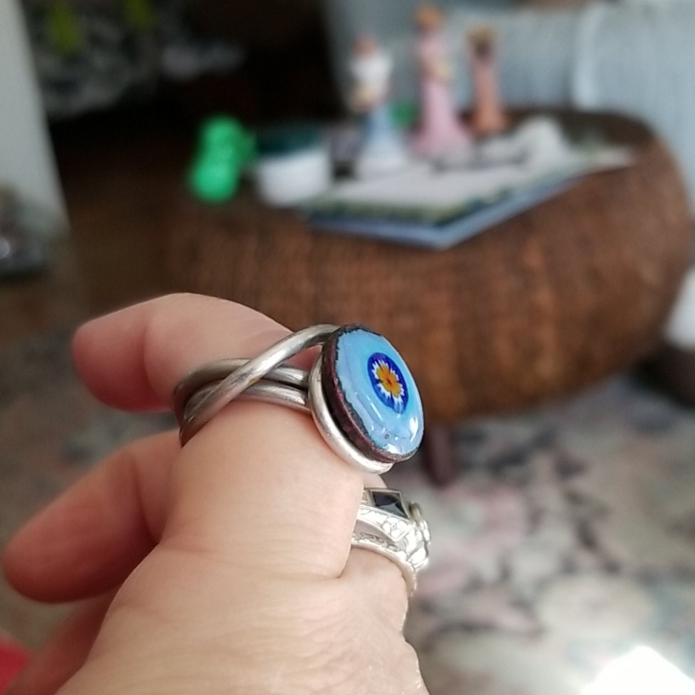 Unique Ring - Picture 3 of 6